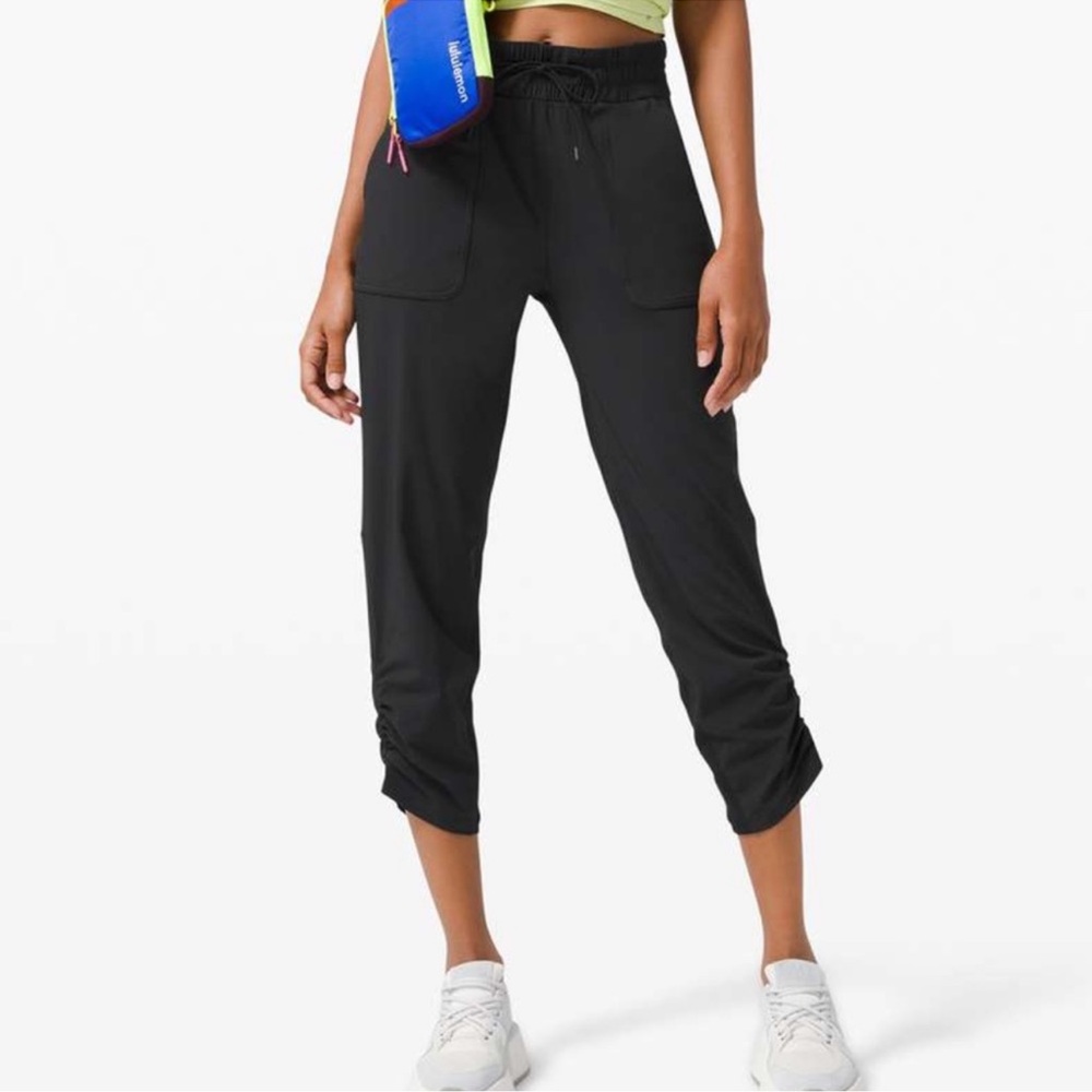 Lululemon Beyond the Studio Crop
Black Pants Size 12 Pull On